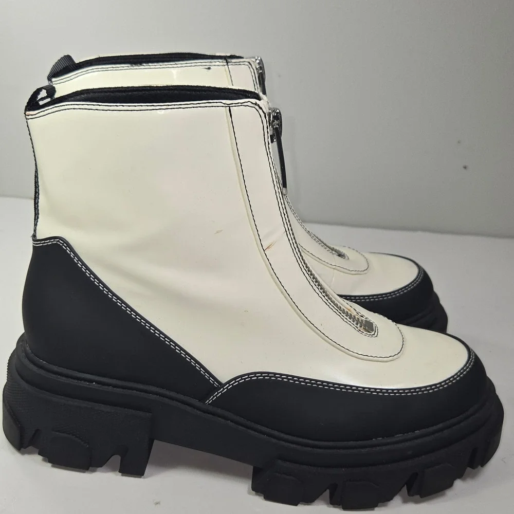 Nine West White Black Front Zip Chunky Lug Sole Ankle Boots WNCUZ3 Size 8M